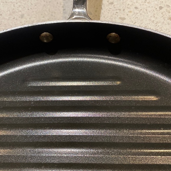 All-Clad 12 inches Stainless Steel Non-Stick Grill Round Pan - Picture 4 of 9